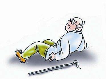 56歲老人散步時(shí)意外摔倒引發(fā)骨折，25保額遭拒賠，憑什么？